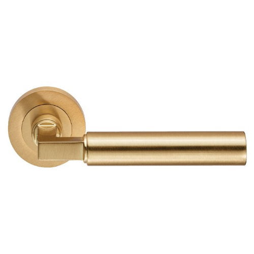 Carlisle Brass Amiata Door Handles on Roses